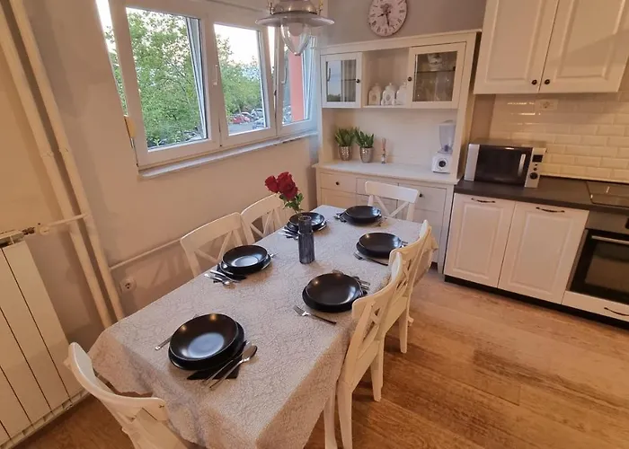 Hosty Place Apartment *